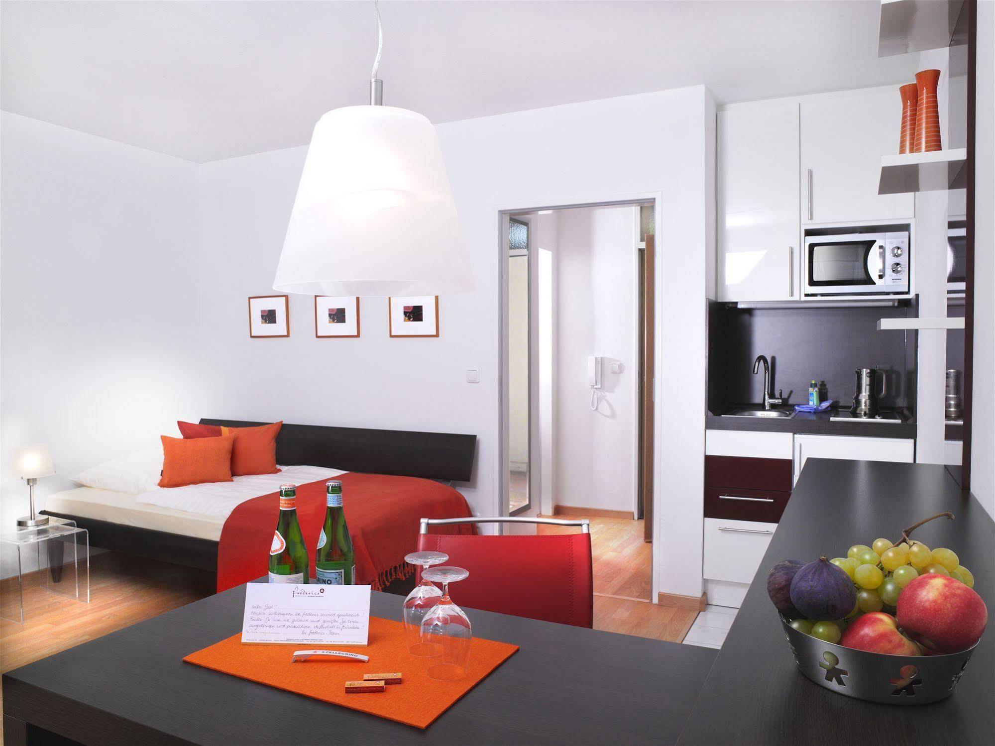 Frederics Muenchen City Schwabing Rom bilde